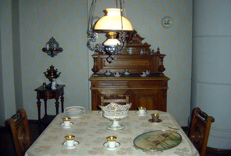 Dostoevsky_Museum_-_Dining_room